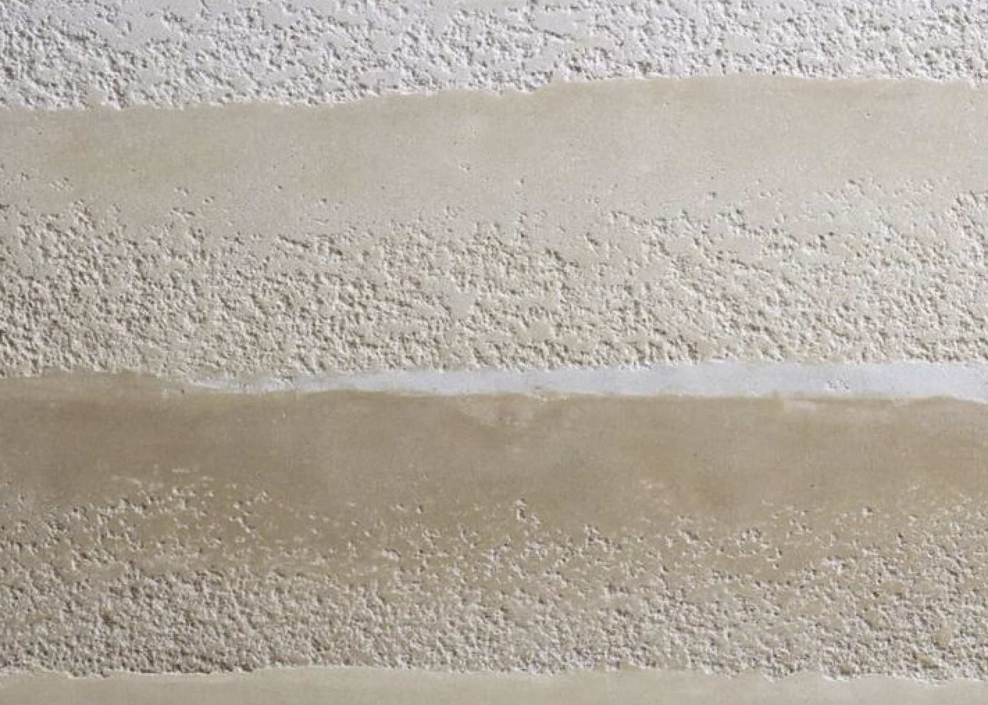  Tadelakt vs béton ciré : lequel choisir pour un intérieur marocain contemporain ?