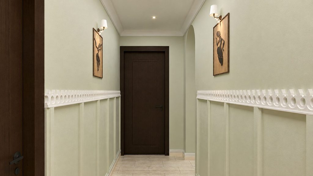 Couloir avec éclairage et détails de menuiserie coordonnés